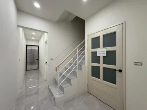 鳥松仁愛路 住宅輕裝潢設計｜樓梯