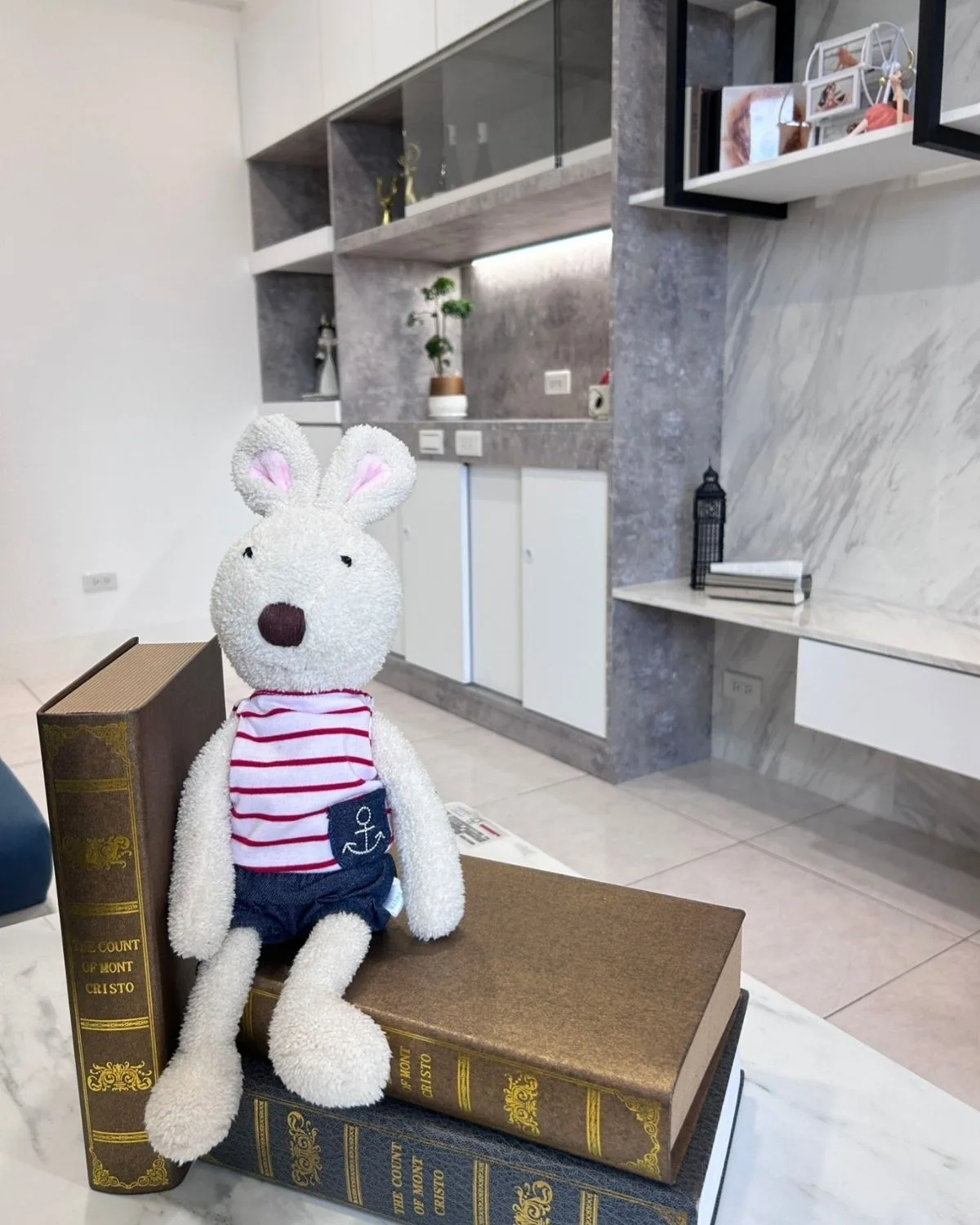 精選作品，品家設計住宅空間灰色大理石電視牆